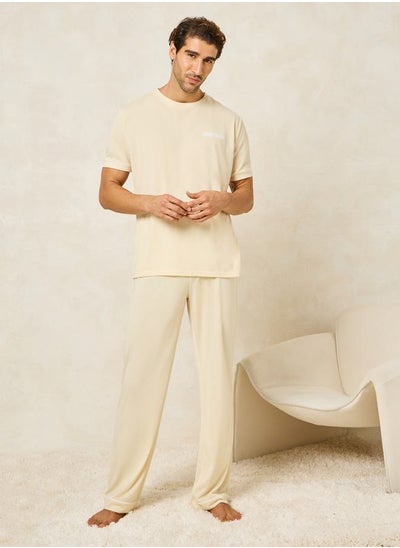 اشتري Minimal Print T-Shirt & Piping Detail Pyjama Set في السعودية