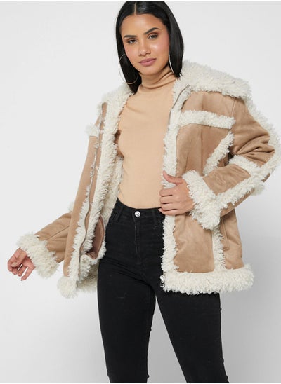 Buy Contrast Fur Detail Zipped Coat in UAE