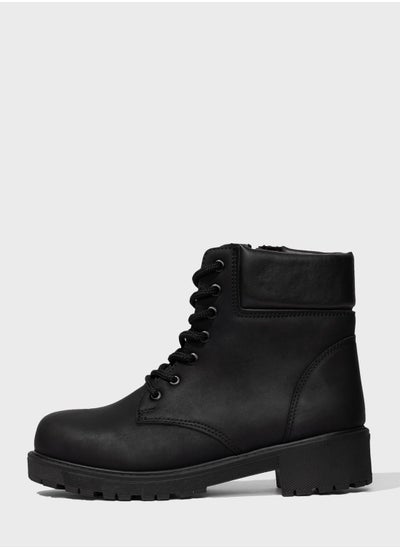 اشتري Lace Up Low Heel Ankle Boots في الامارات