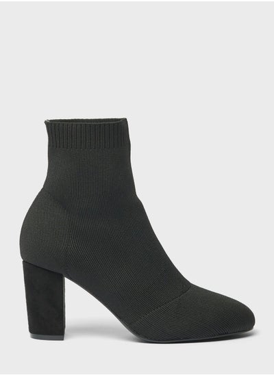 اشتري Pointed Toe Mid Heel Ankle Boots في الامارات