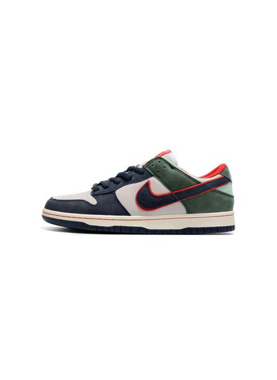 اشتري Nike casual shoes for men and women wear. في الامارات