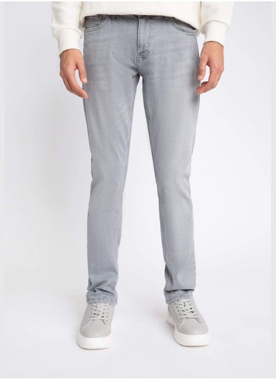 اشتري Man Slim Fit Denim Trousers في الامارات