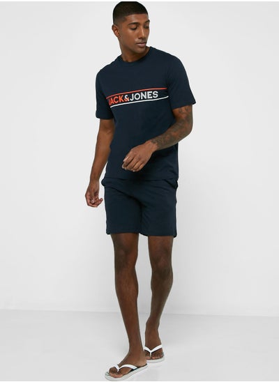 اشتري Logo T-Shirt & Shorts Set في الامارات