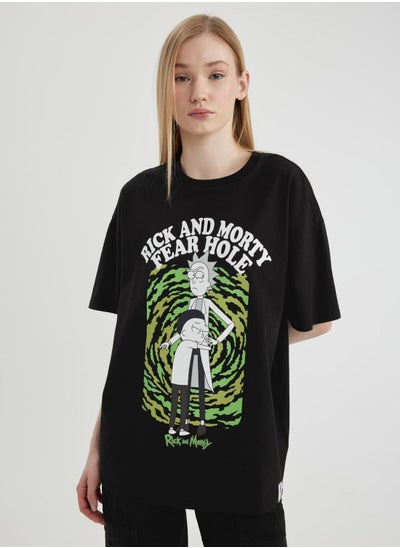 اشتري Oversize Fit Rick And Morty Licensed Printed Short في الامارات