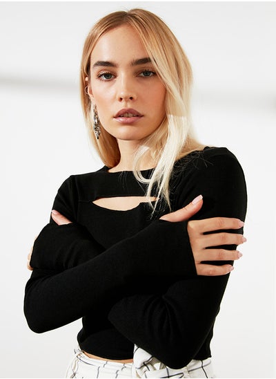 Buy Black Ribbed Fitted/Small Window/Cut Out Detail Crop Stretch Knitted Blouse TWOSS21BZ0042 in Egypt