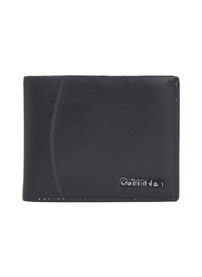 Buy Men's Minimal Focus Bifold Wallet - Recycled leather, Black in UAE