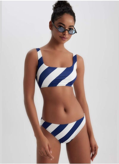 اشتري Woman Bikini Bottom في الامارات