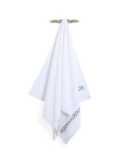 اشتري Hotel Chain Embroidery Bath Towel, White & Silver - 500 GSM, 70x140 cm في الامارات