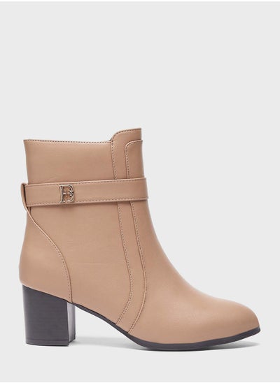 اشتري Essential Ankle Boots في الامارات