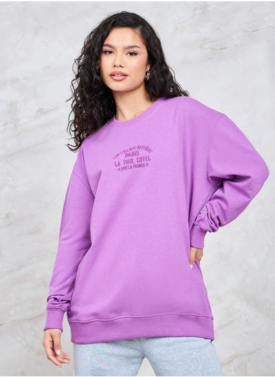 اشتري Regular Fit Longline Embroidered Slogan Sweatshirt في السعودية