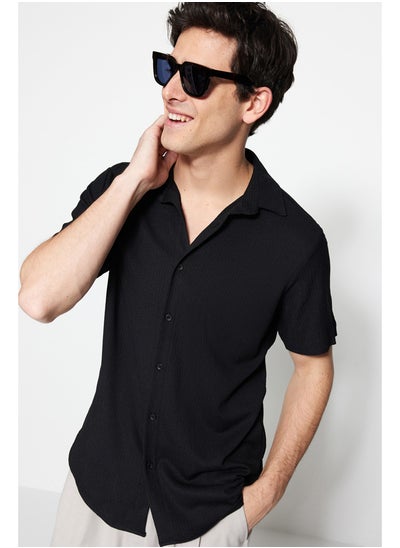 اشتري Black Men's Regular Fit Textured Summer Shirt في مصر