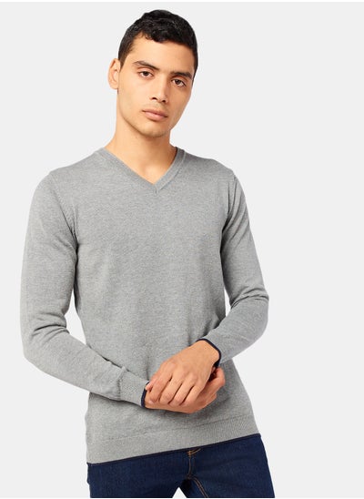 اشتري Essential V Neck Pullover في مصر