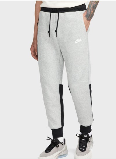 اشتري Tech Fleece Joggers في السعودية