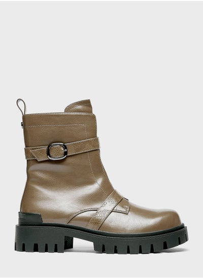 اشتري Essential Ankle Boots في الامارات