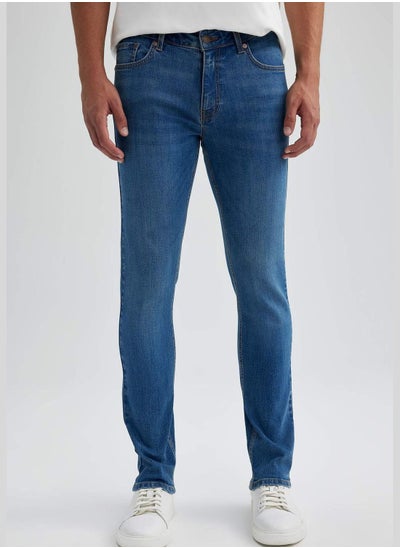 اشتري Man Slim Fit Denim Trousers في الامارات