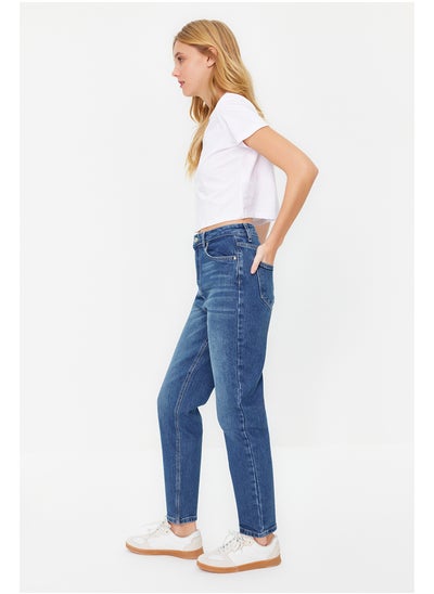 اشتري Dark Blue More Sustainable High Waist Slim Mom Jeans TWOSS24JE00074 في مصر