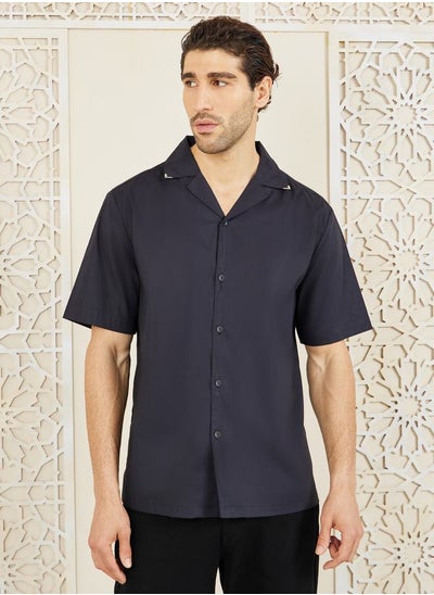 اشتري Premium Stretch Poplin Cuban Collar Shirt with Metal Collar Tip Detail في السعودية