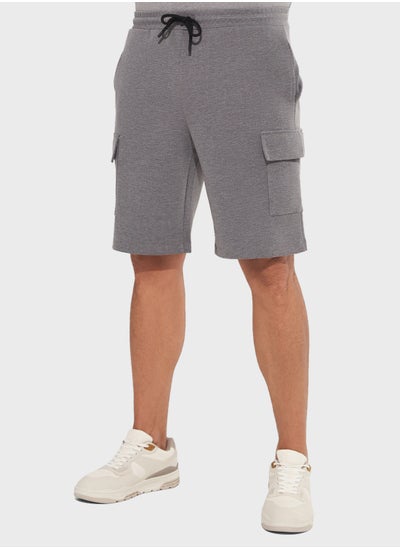 اشتري Essential Cargo Shorts في الامارات