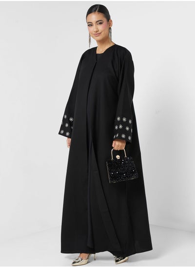 اشتري Embroidered Flared Sleeve Abaya في الامارات