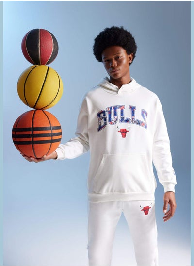 اشتري Man NBA Chicago Bulls Licenced Hooded Long Sleeve Knitted Sweatshirt في الامارات