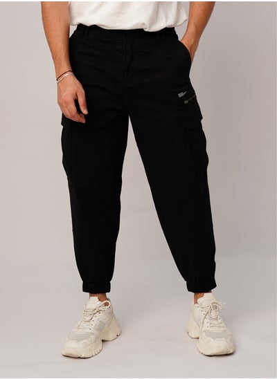 Buy Men’s Relaxed Fit Multi Pockets Cargo Pant in Pure Black in UAE