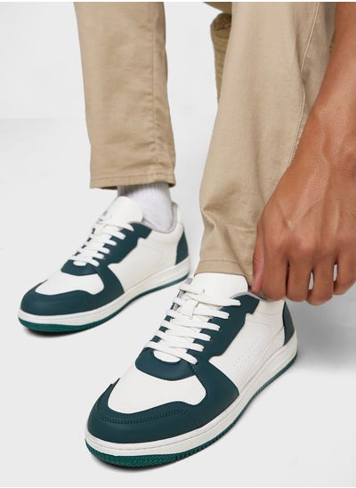 اشتري Casual Lifestyle Sneakers في الامارات