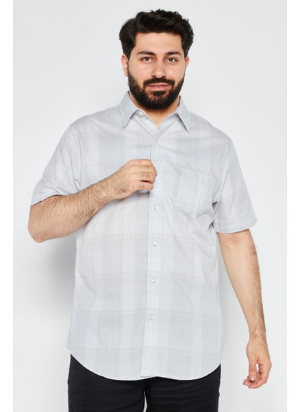 Buy Men Regular Fit Checkered Short Sleeve Dress Shirts, Grey in UAE