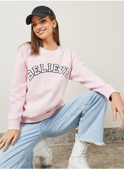 اشتري Regular Fit Embroidered Slogan Sweatshirt في السعودية