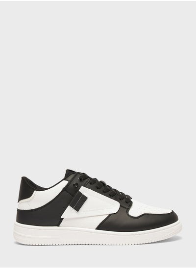 اشتري Casual Lace Up Low Top Sneakers في الامارات