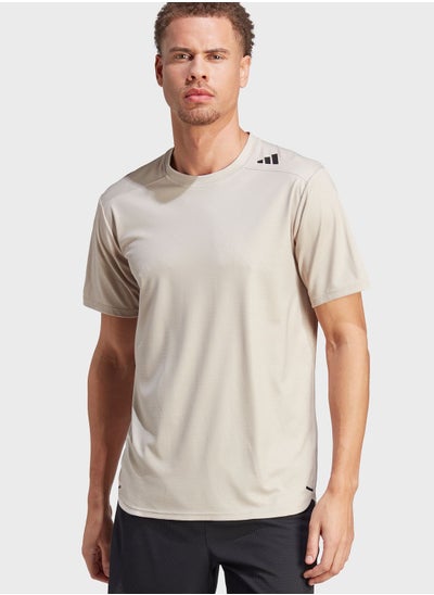 اشتري Essential T-Shirt في الامارات