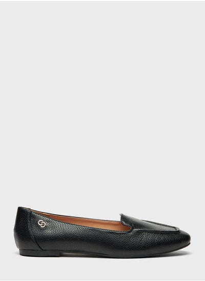 اشتري Wide Toe Slip Ons في الامارات