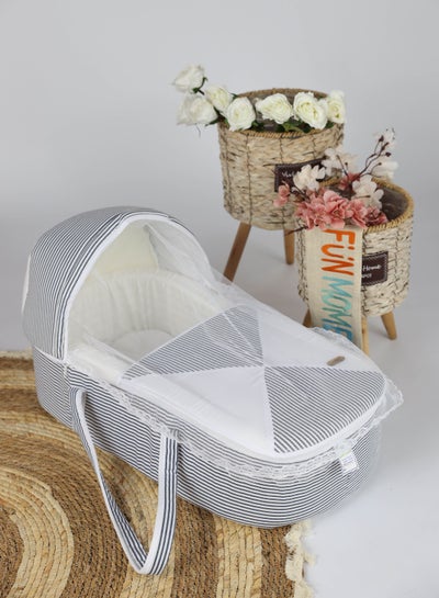 اشتري Portable baby bed with thick padded seat with high-quality materials, white / gray color, with multi-colored stars design, 67×30×16 cm في السعودية