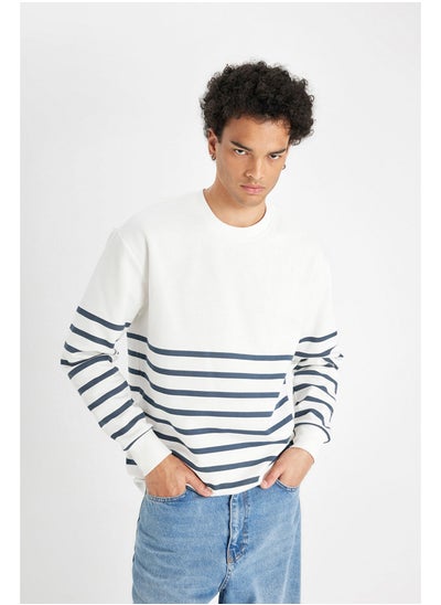 اشتري Man Knitted Comfort Fit Crew Neck Sweatshirt في مصر