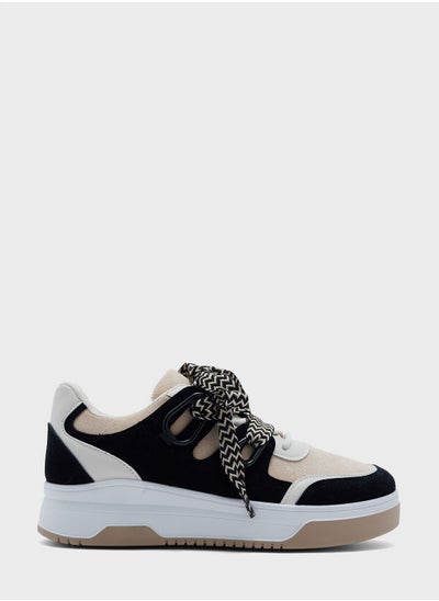 اشتري Low Top Sneaker With Chunky Lace Detail في الامارات