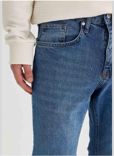 اشتري Man Denim Trousers في الامارات