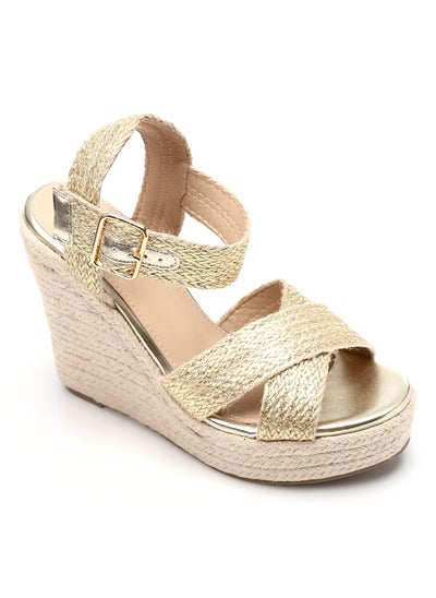 اشتري Gold Straw Crossed Toe Straps Wedge Sandals في مصر