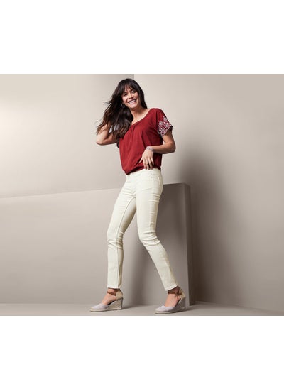 Buy Women Regular Fit Plain Stretchable Jeans, White in UAE