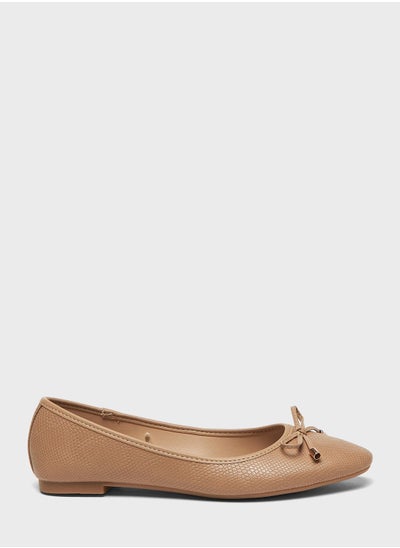 اشتري Pointed Toe Flat Ballerinas في الامارات