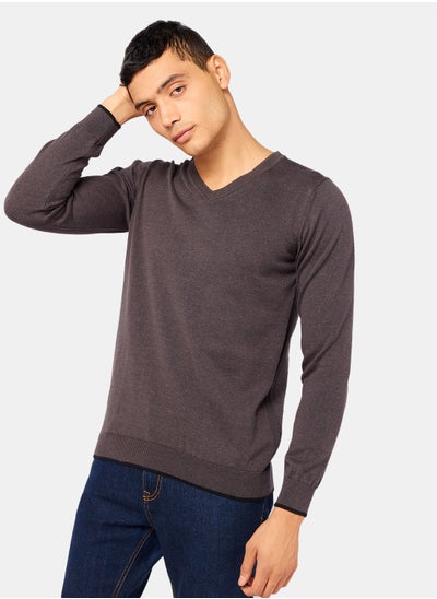 اشتري Essential V Neck Pullover في مصر