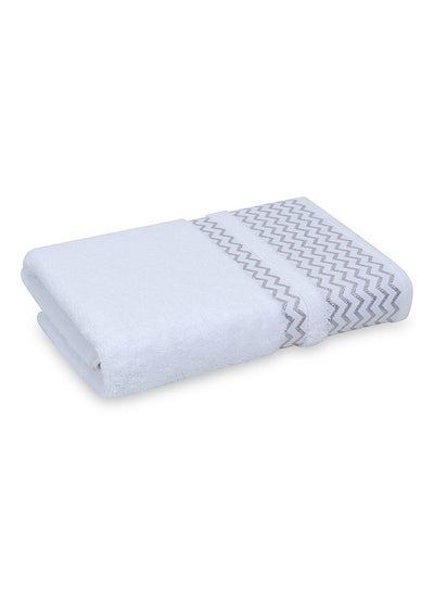 اشتري Chevron Lurex Bath Towel, Ivory & Silver - 500 GSM, 140x70 cm في الامارات