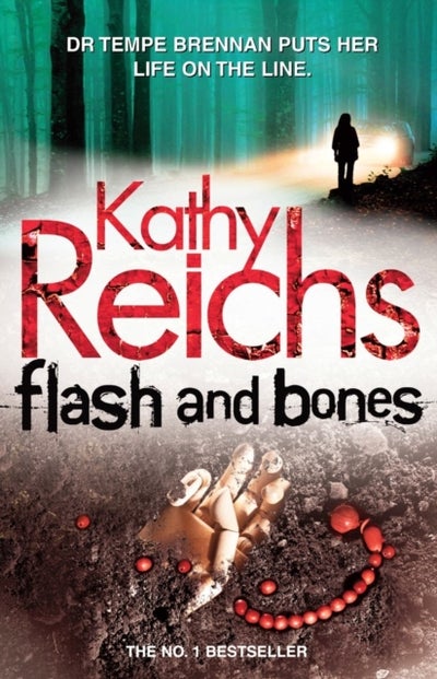 اشتري Flash and Bones : (Temperance Brennan 14) غلاف ورقي عادي في الامارات