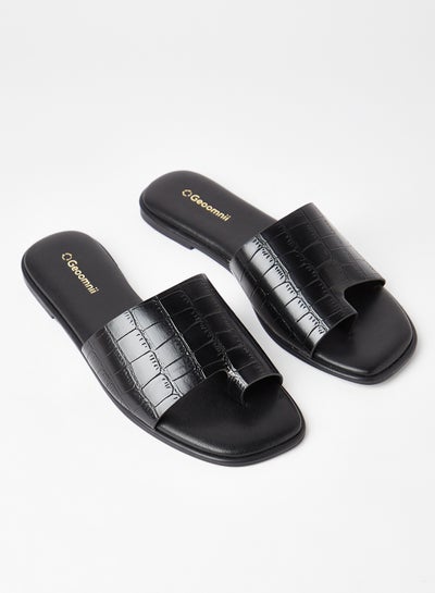 Buy Comfortable Footbed Trendy Flat Sandals Black in Saudi Arabia