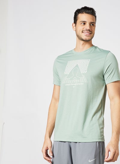 اشتري Dri-FIT Graphic Yoga T-Shirt أخضر في الامارات