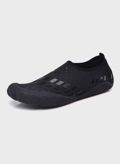Buy Slip-On Beach Wading Shoes Black in UAE